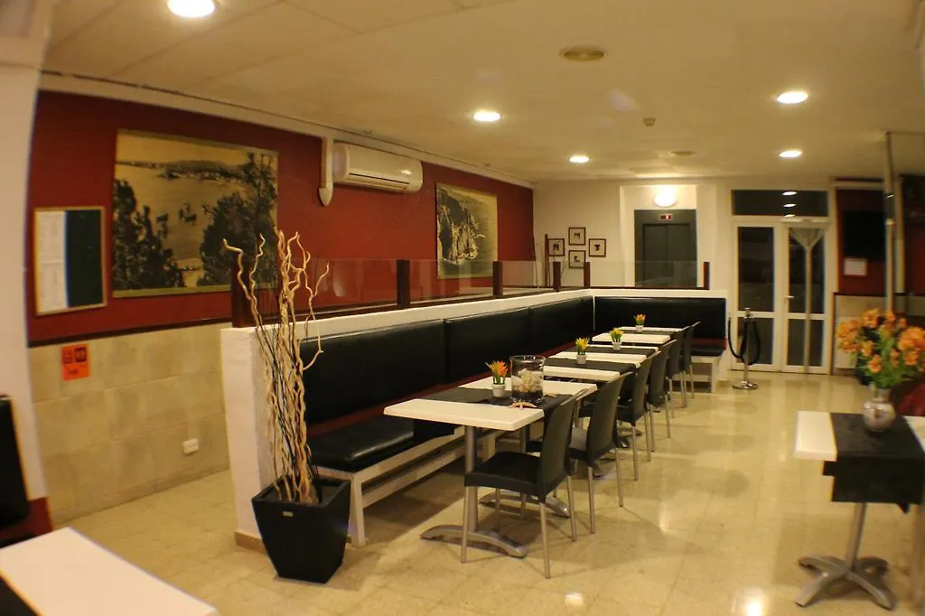 Hostal Regina Blanes 2*,