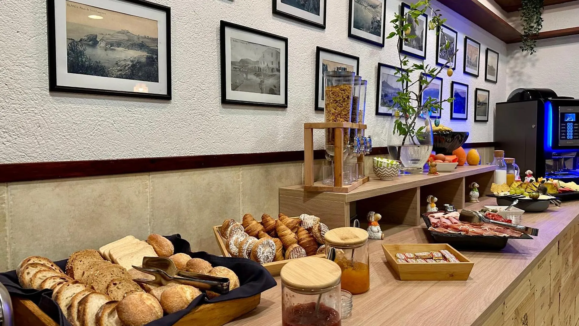 Hostal Regina Blanes Spain