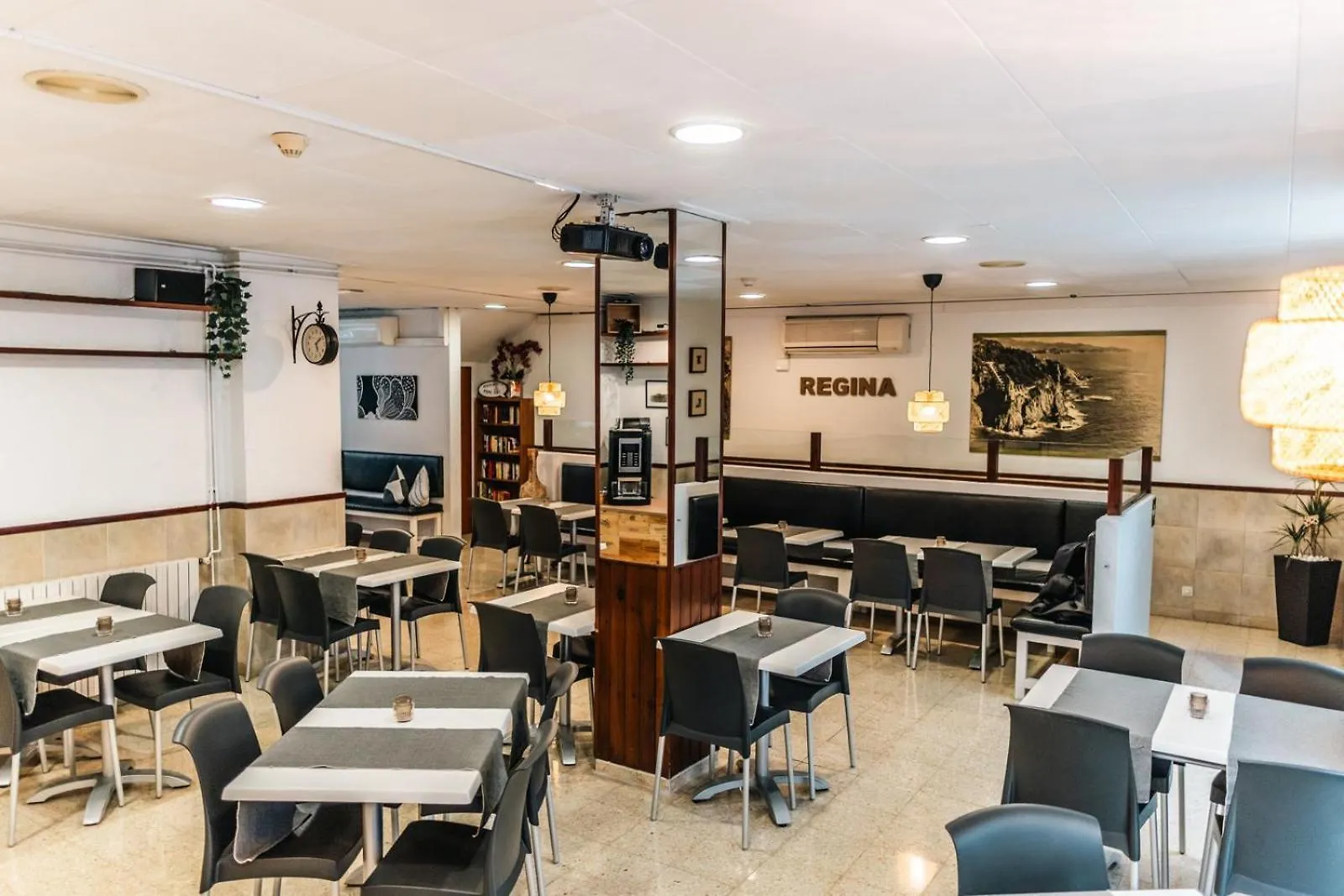 Hostal Regina Blanes
