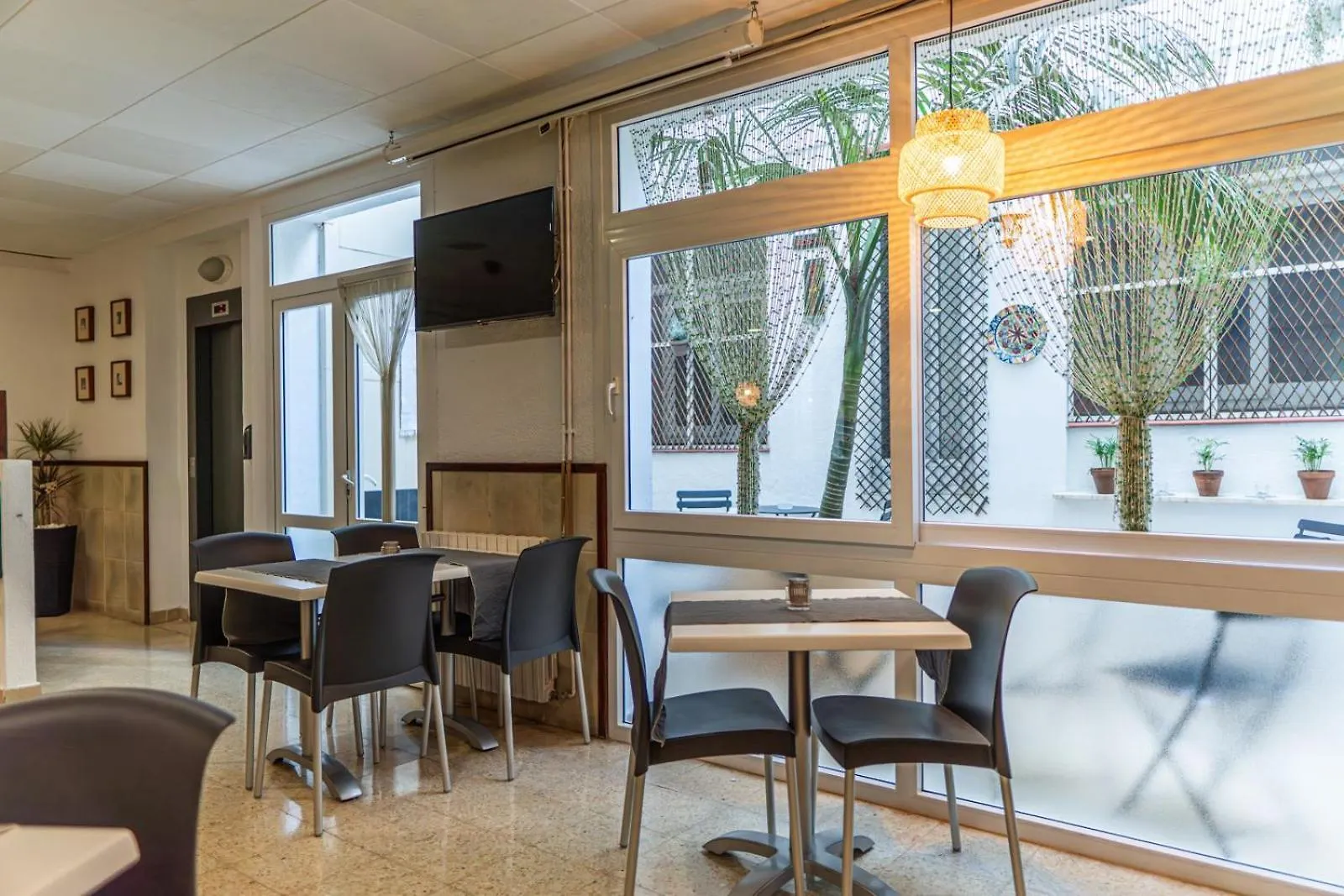 Guest house Hostal Regina Blanes