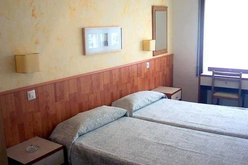 Hostal Regina Blanes 2*,
